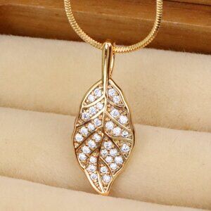 "Elegant Leaf Design Rose Gold Pendant with Sparkling White Stones, XPPT1868